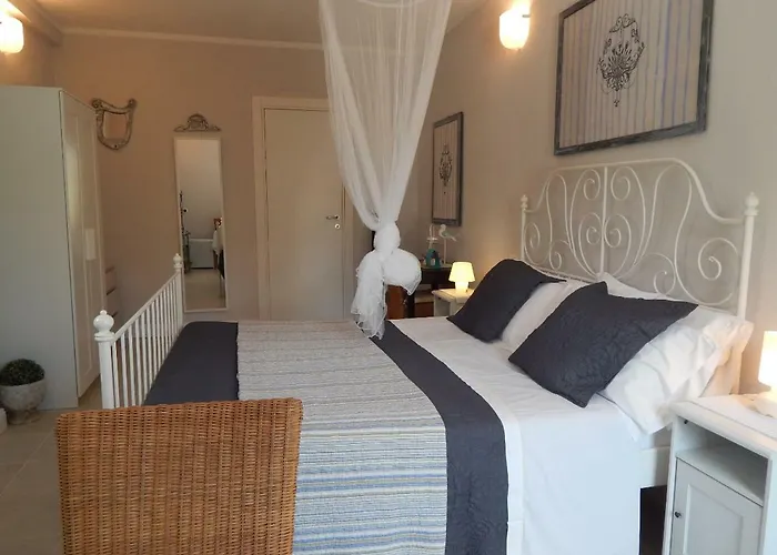 Pie Del Castello فندق مبيت وإفطار 4*